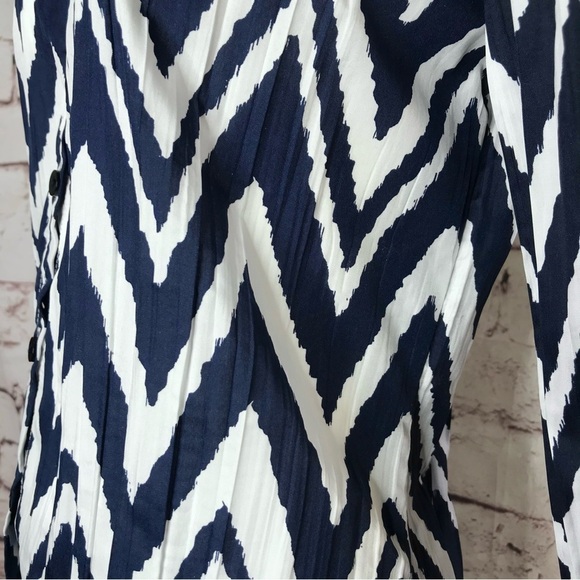 CHICO’S Navy & White Chevron crinkle coverup shirt Medium blouse Chico’s Size 1 - Picture 8 of 13